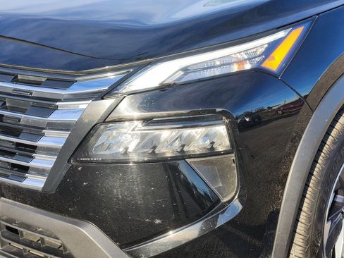 Used 2024 Nissan Rogue SV image 10