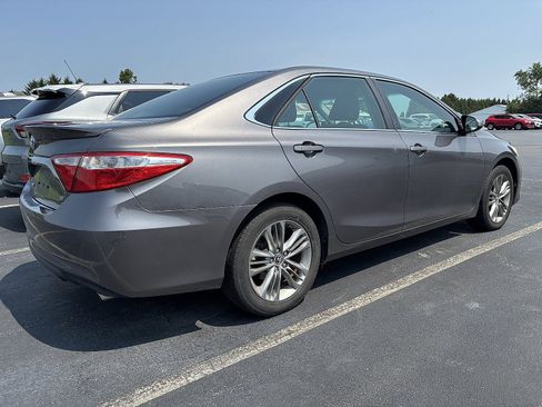 Used 2016 Toyota Camry SE FWD image 4