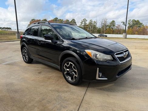 Used 2017 Subaru Crosstrek 2.0i Premium w/ Moonroof Package image 7