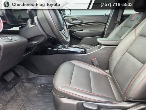 Used 2024 Chevrolet Trax RS w/ Sunroof Package FWD image 19