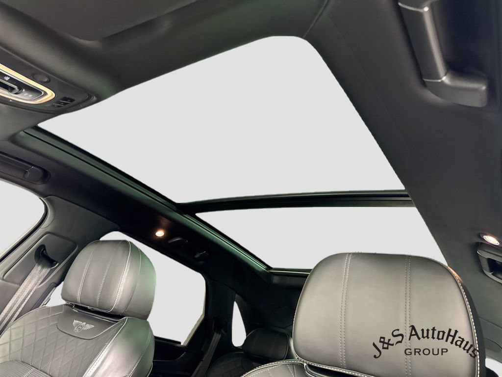 Used 2018 Bentley Bentayga AWD/4WD image 16