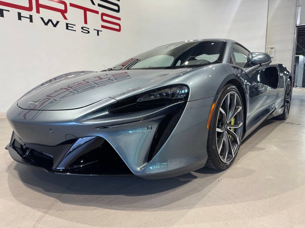 Used 2023 McLaren Artura RWD image 2