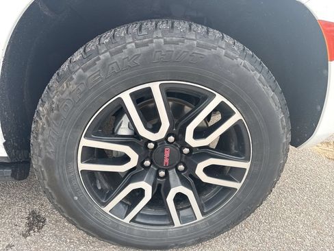 Used 2021 GMC Yukon XL AT4 w/ AT4 Premium Package AWD/4WD image 8