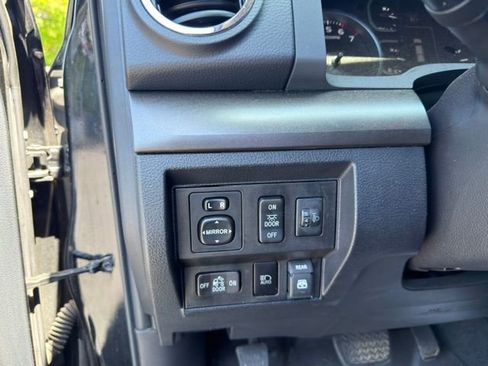 Used 2018 Toyota Tundra SR5 w/ SR5 Upgrade Package AWD/4WD image 5