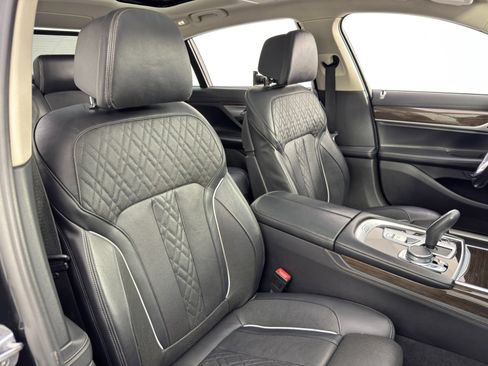 Used 2020 BMW 740i w/ Premium Package image 41