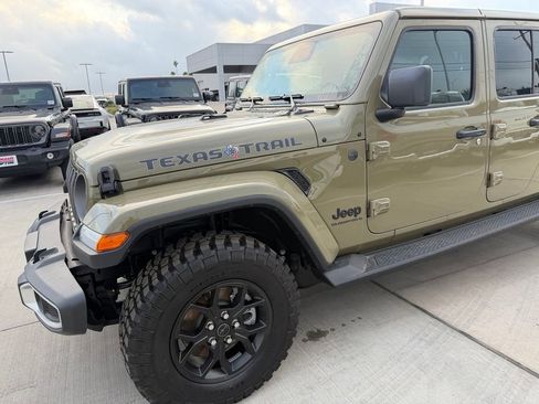 New 2026 Jeep Gladiator Sport image 9