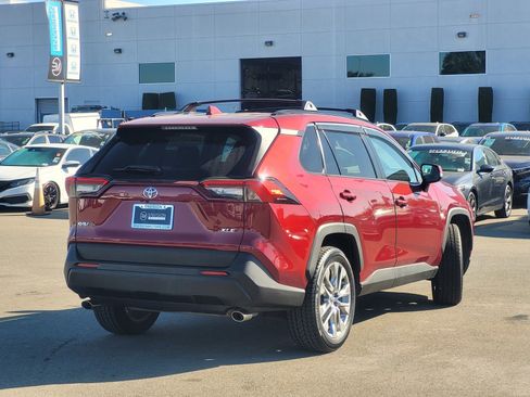 Used 2020 Toyota RAV4 XLE Premium image 5