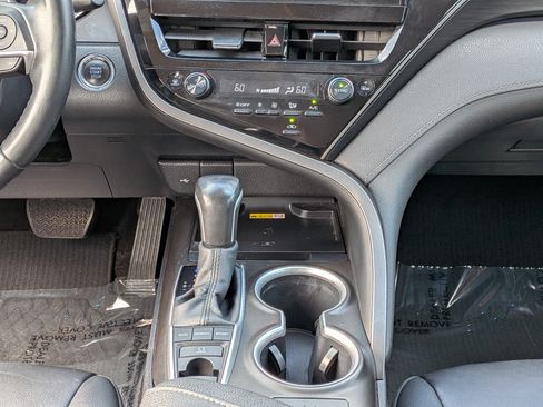 Used 2022 Toyota Camry XLE FWD image 16