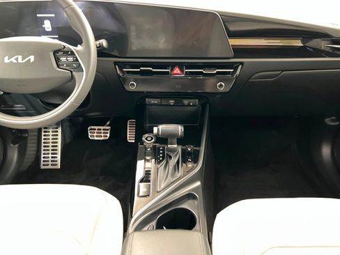 Used 2023 Kia Niro EX Touring image 13