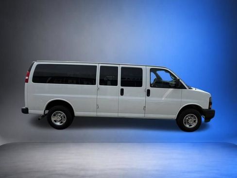 Used 2022 Chevrolet Express 3500 LS RWD image 3