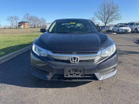Used 2018 Honda Civic EX image 2