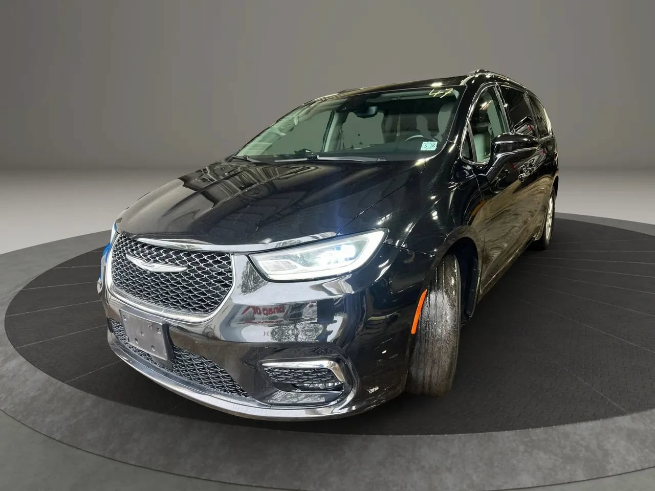 Used 2021 Chrysler Pacifica Touring-L w/ Uconnect Theater Family Group FWD image 1
