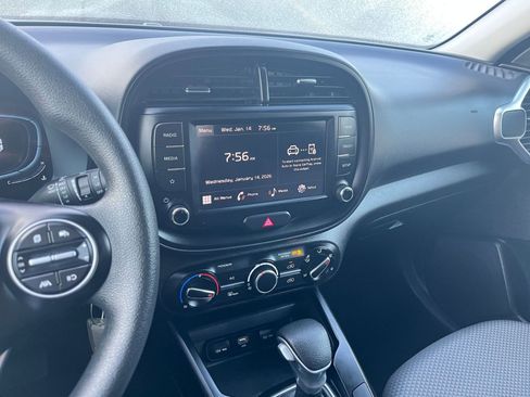 Used 2025 Kia Soul LX w/ LX Technology Package image 18