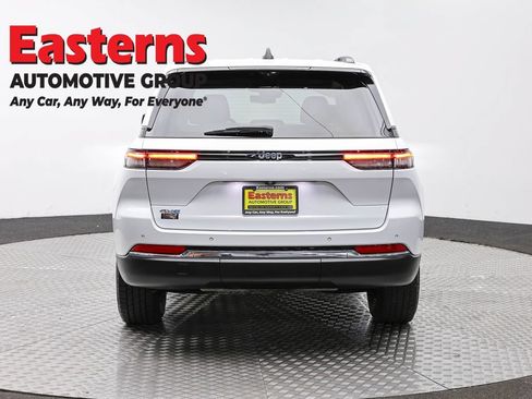 Used 2022 Jeep Grand Cherokee Limited 4xe w/ Luxury Tech Group II AWD/4WD image 6
