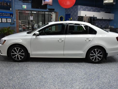 Used 2017 Volkswagen Jetta SE image 7