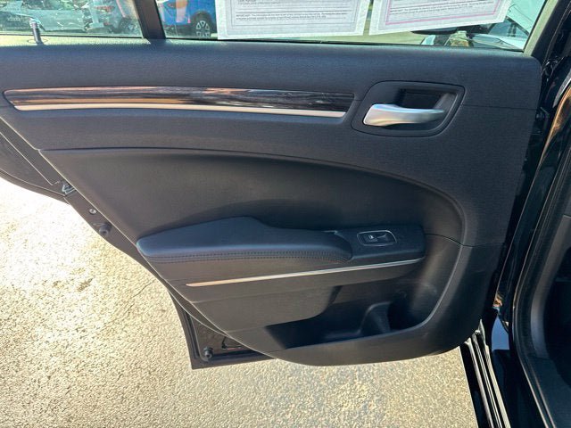 Used 2016 Chrysler 300 Limited AWD/4WD image 18