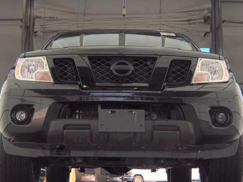 Used 2021 Nissan Frontier SV w/ Midnight Edition Floor Mats image 2