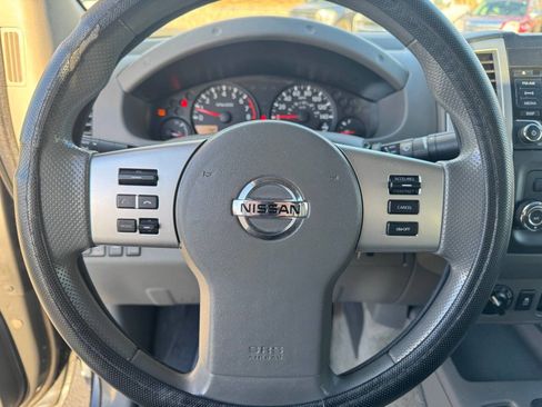 Used 2015 Nissan Frontier SV image 14