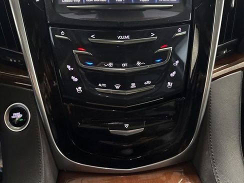 Used 2020 Cadillac Escalade ESV Luxury AWD/4WD image 14