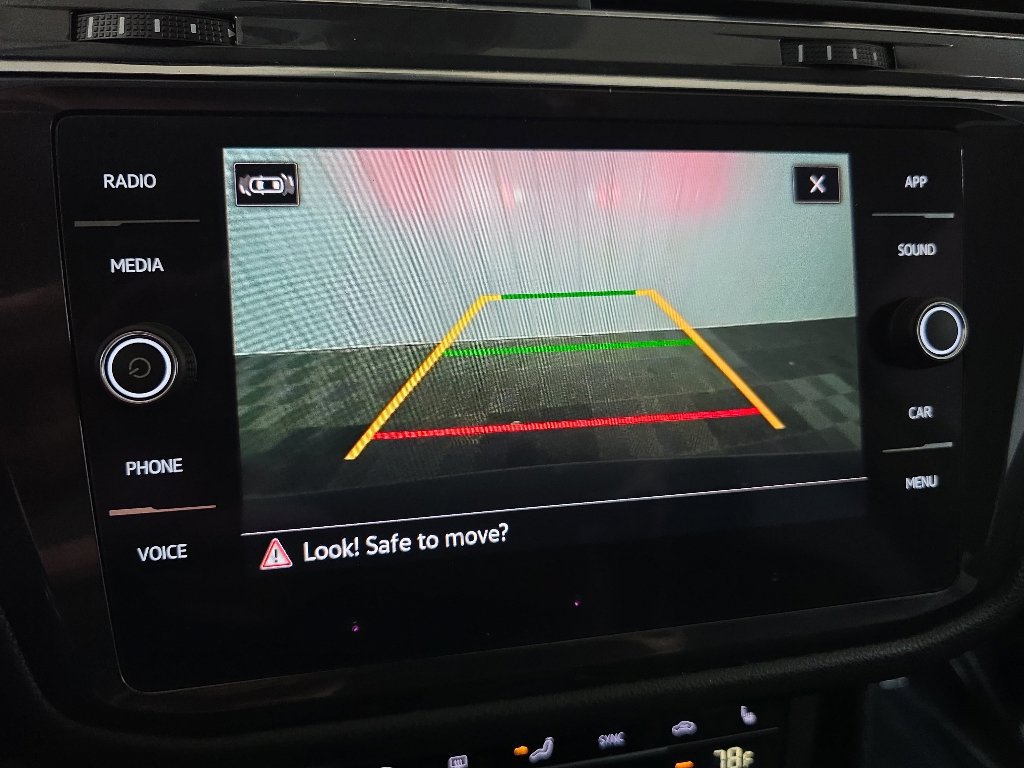 Used 2022 Volkswagen Tiguan SE w/ Panoramic Sunroof Package AWD/4WD image 24