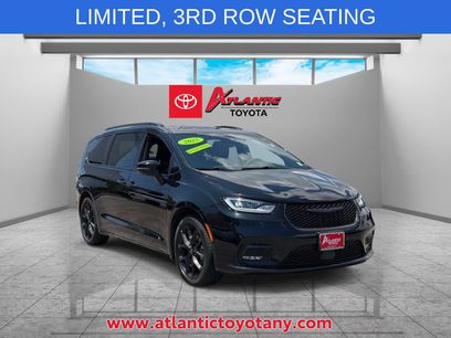Used 2025 Chrysler Pacifica Limited