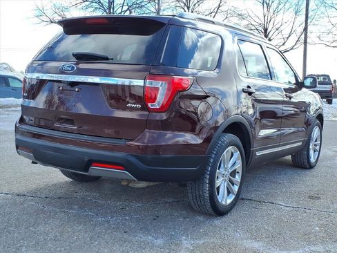 Used 2019 Ford Explorer XLT w/ Equipment Group 202A image 4