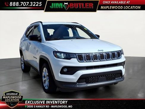 Used 2024 Jeep Compass Latitude AWD/4WD image 6