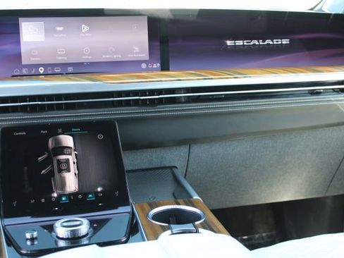 Used 2025 Cadillac Escalade Sport Platinum AWD/4WD image 17