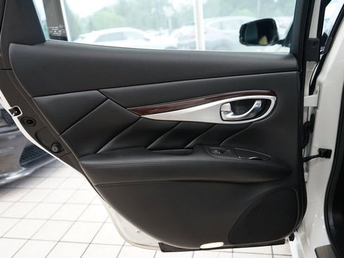 Used 2018 INFINITI Q70 Luxe w/ Sport Package AWD/4WD image 50