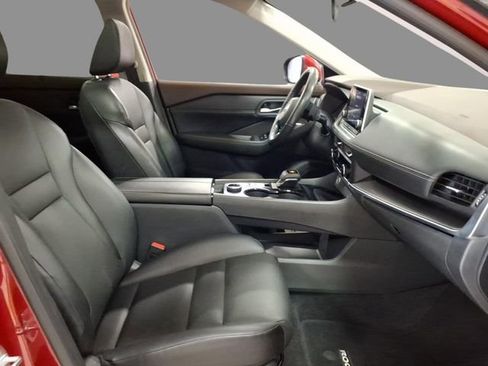 Used 2023 Nissan Rogue SV w/ SV Premium B Package image 13