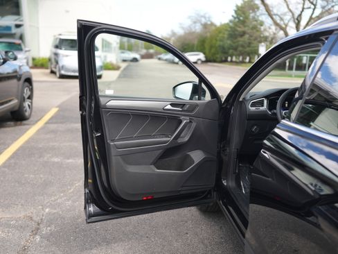 Certified 2022 Volkswagen Tiguan SE w/ Panoramic Sunroof Package image 27