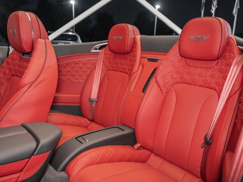 Used 2023 Bentley Continental GT V8 image 22