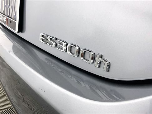 Used 2024 Lexus ES 300h F Sport image 9