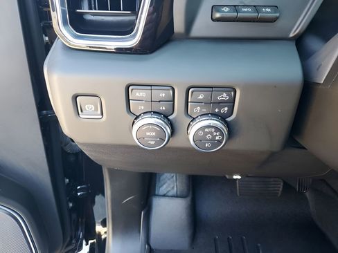 Certified 2024 GMC Sierra 1500 Denali Ultimate image 32