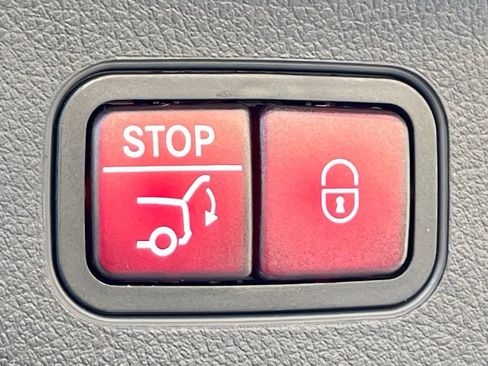 Certified 2026 Mercedes-Benz GLA 250 4MATIC image 37