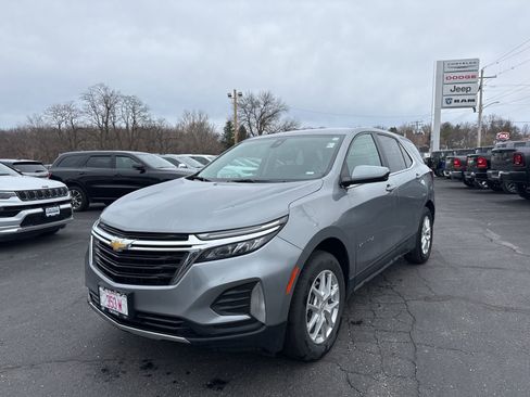 Used 2024 Chevrolet Equinox LT image 3