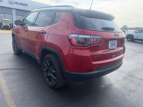 Used 2024 Jeep Compass Latitude w/ Altitude Special Edition AWD/4WD image 3