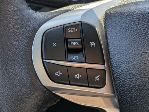 Used 2022 Ford Explorer XLT RWD image 17