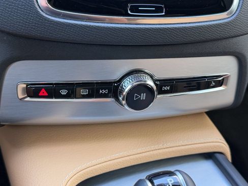 Used 2017 Volvo XC90 T5 Momentum w/ Vision Package FWD image 19