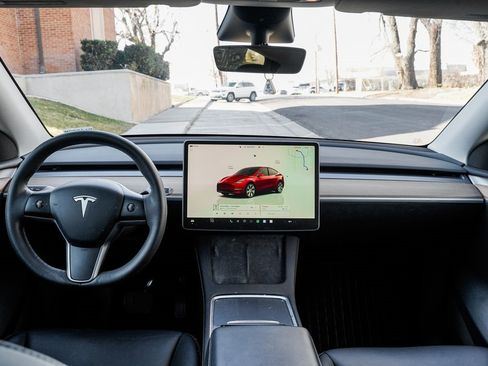 Used 2023 Tesla Model Y Long Range image 11