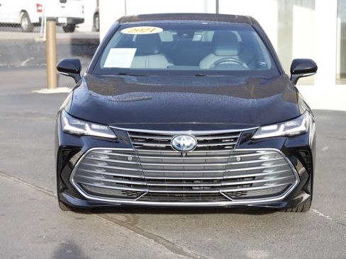 Used 2021 Toyota Avalon Limited image 10