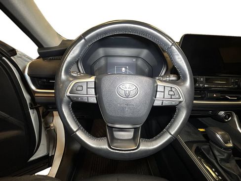 Used 2024 Toyota Grand Highlander AWD image 12