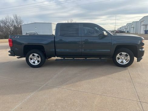 Used 2018 Chevrolet Silverado 1500 LT w/ Texas Edition image 6