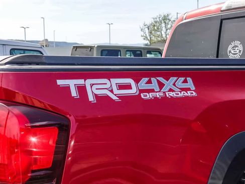 Used 2019 Toyota Tacoma TRD Off-Road w/ Technology Package AWD/4WD image 10