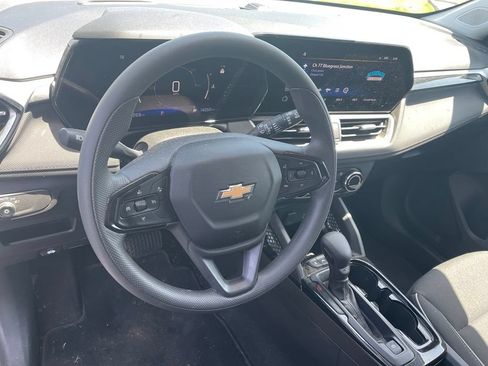 Used 2024 Chevrolet TrailBlazer LS w/ LS Convenience Package FWD image 9