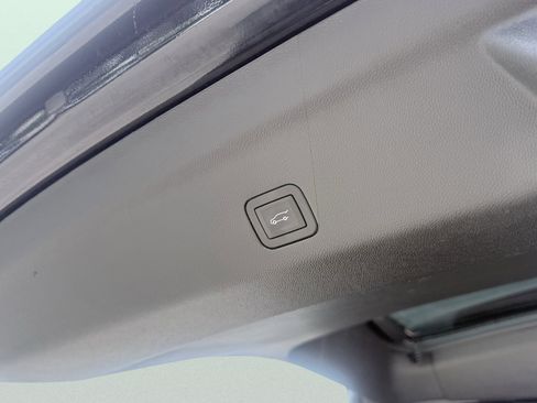 Used 2025 Chevrolet Suburban Z71 AWD/4WD image 17
