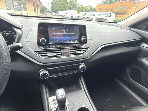 Used 2024 Nissan Altima 2.5 S FWD image 12