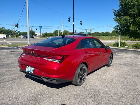 Used 2023 Hyundai Elantra SEL w/ Convenience Package FWD image 3