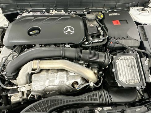 Used 2024 Mercedes-Benz GLB 250 4MATIC image 32