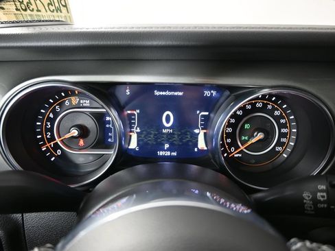 Used 2023 Jeep Wrangler Unlimited Sahara AWD/4WD image 26